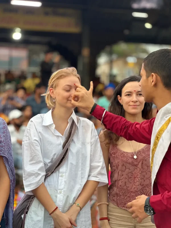 yoga-students-orientation-with-tilak-ceremony-3.webp